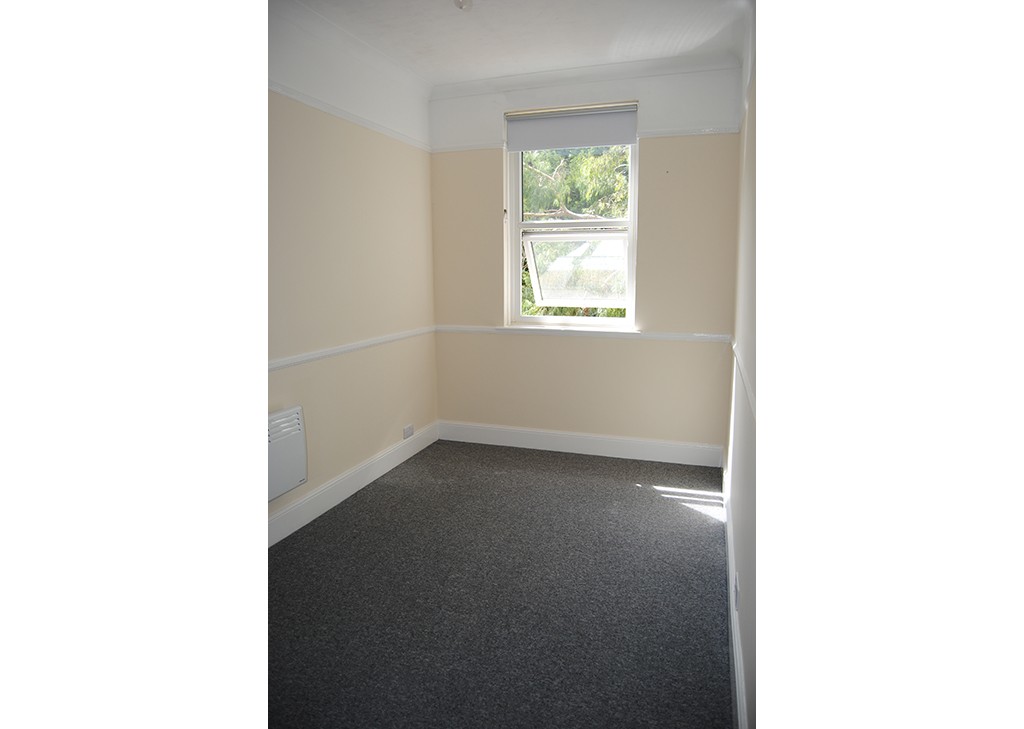 Lot: 33 - TWO-BEDROOM FLAT FOR INVESTMENT - Library photo provided by the seller of bedroom two